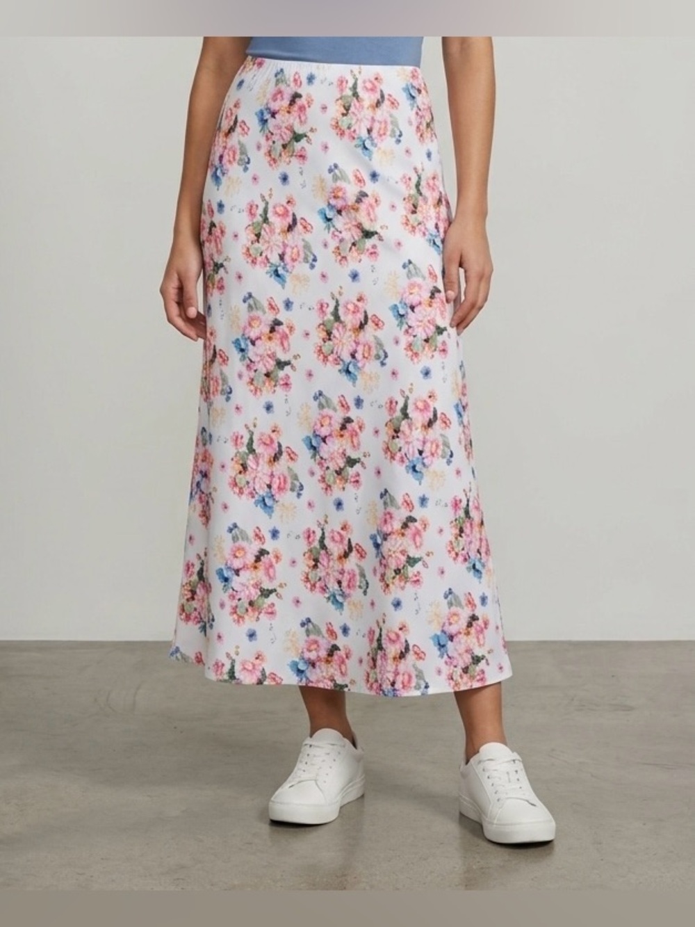 H&M White Floral Crêpe Maxi Skirt Size M 100% Viscose Flowy Elastic Waist Long